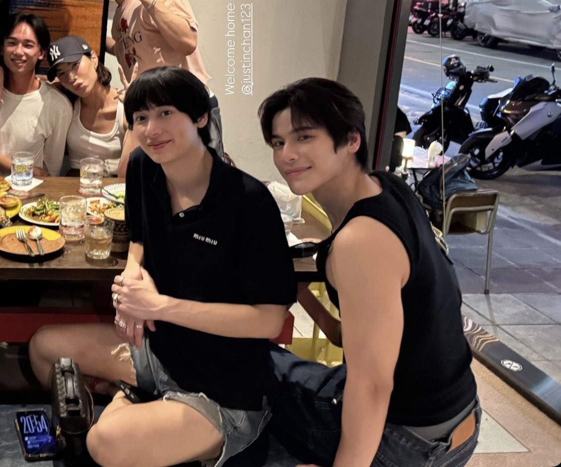 DPRSAMS's tweet photo. gun lagi nemenin ohm mau bridal shower, gue saksinya🙂‍↕️☝🏻 https://t.co/neDxM3WA85