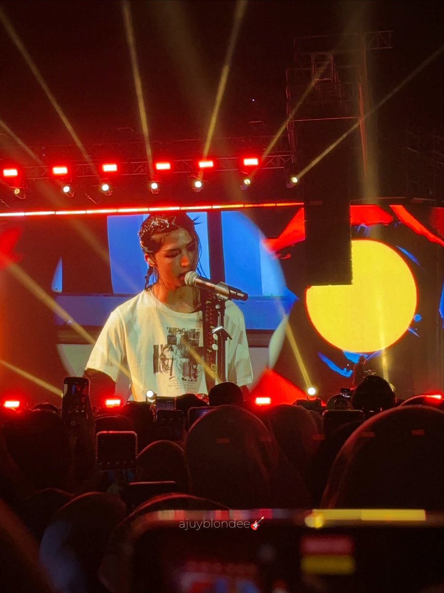 ajuyblondee's tweet photo. cantipp bgt junhan 😍🌹

#junhan #xdinaryheroesinprambananjazzfestival2026 https://t.co/BXcxjJmUwB