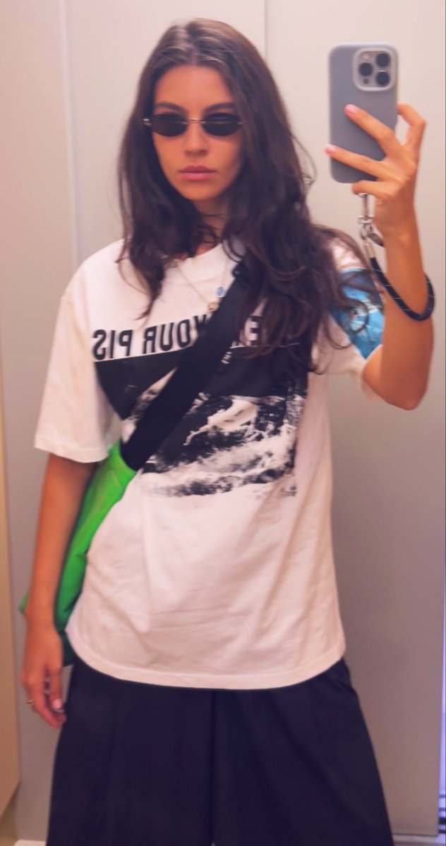 ohtruecolors's tweet photo. amei a tshirt fui atrás mas 60€ sai fora https://t.co/dV0x3NLXZY