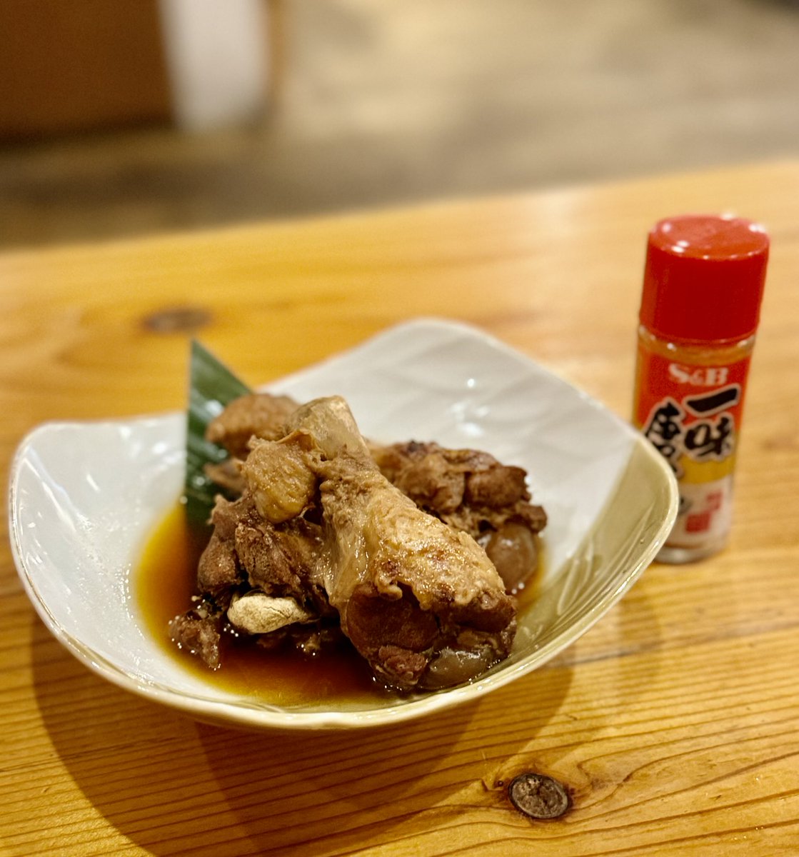 Tenkeyone's tweet photo. #ひとり酒

つまみは
手羽元のほろほろ煮 https://t.co/YB5BKxvwZ1