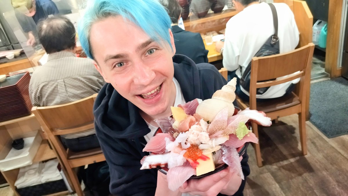 ArturGalata's tweet photo. 『富山高山すし空港』という名前の空港ができたと聞きました！！！富山といえば海鮮が美味い！！！！！海鮮を食べるために富山へ足を運ぶ価値がある！！！！富山に行ったら寿司を食べる！！！！本当におすすめ！！！絶対にまた行きます！！！！！ https://t.co/3rGbHEI1Cp