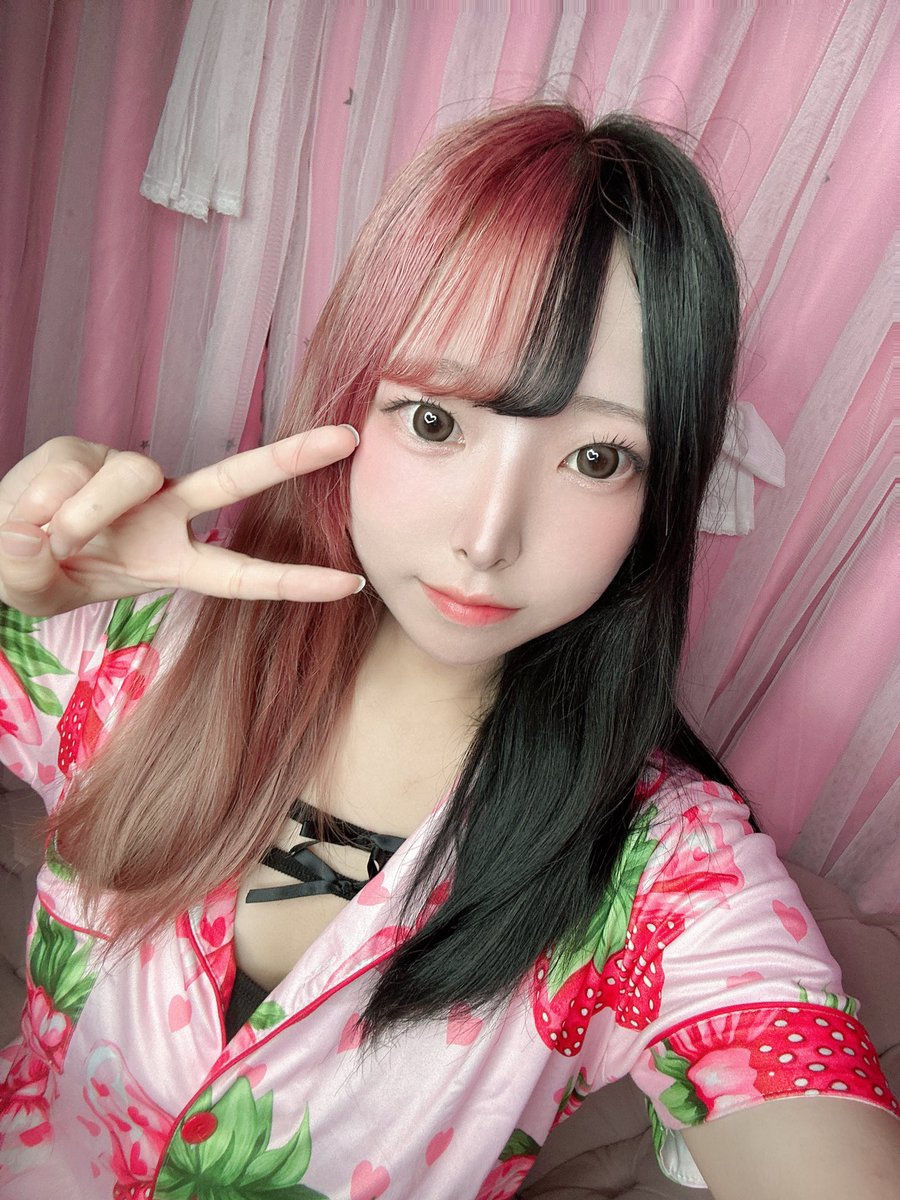 moon_tyia's tweet photo. うにゃちにぱじゃま借りたー！
いちごちゃんかわいい？
遠隔、ご帰宅まってます
@moon_kumamoto 
 #熊本  #コンカフェ  #ぱじゃま https://t.co/PoFIrRYoJb