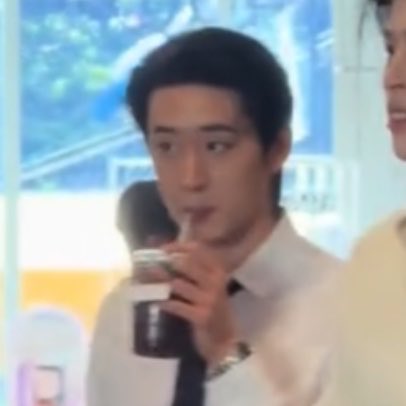underthesamsky_'s tweet photo. น้องเอสระวังไข่มุกตกลงไปในกาแฟนะ https://t.co/7ipJyKzwCr