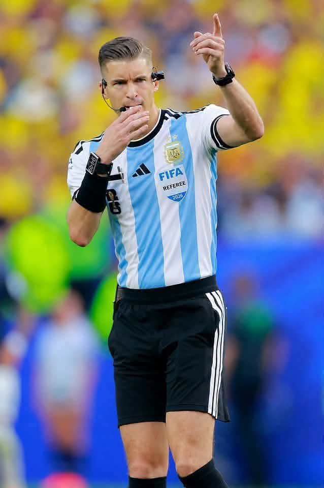 IdubLiu's tweet photo. @footballontnt Argentina 12th player https://t.co/q4nKhE3dC0