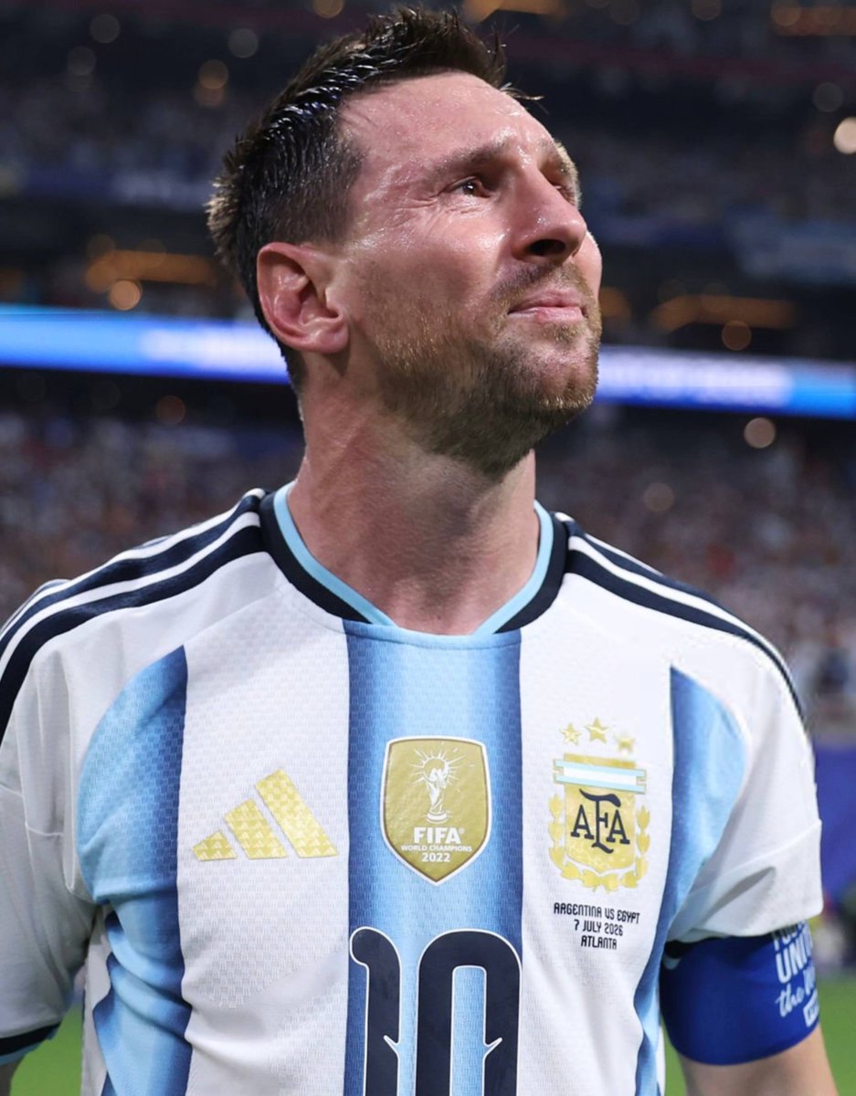 TheFollowScout's tweet photo. Thierry Henry: "Uyuyan devi uyandırmayın, Messi için asıl mesele bu. Birlikte oynadığımız zaman antrenmanda bunu çok yakından gördüm. Bazen onun faul beklediği bir pozisyonda teknik direktör faul çalmaz ve 'Şikayet etmeyi bırak, bu maçta da olabilir' derdi. Sonra onun şalteri kapatıp açtığını görürsünüz. Gelir, topu alır ve gol atar. Bunu üst üste üç kere tekrarlar. Sonrasında 'Bir dahaki sefer o faulü ver' derdi. Biz de aynı şekilde 'O faulü ver' derdik çünkü onunla başa çıkamazdık."

#messi #henry #worldcup2026 #worldcup