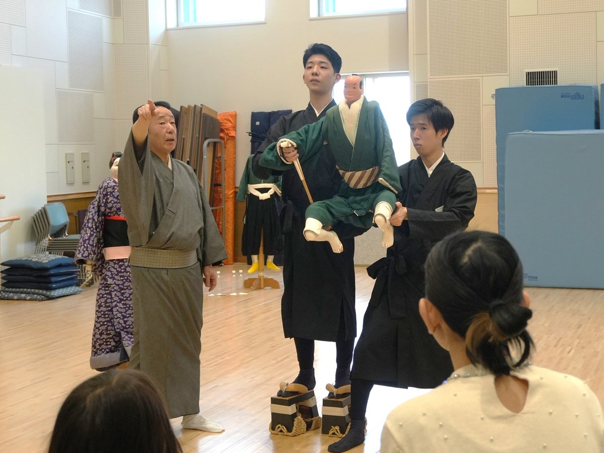 kokuritsu_yosei's tweet photo. ＼8/1~2「#文楽 プレ研修」受講者募集／
文楽研修生への応募に興味がある方を対象とした研修体験会です。
実際の講師から基礎的な研修を受けられる貴重な機会！
お気軽にお申し込みください✨

講師｜#豊竹藤太夫、 #竹澤宗助、#吉田簑二郎
場所｜#国立文楽劇場

詳細・申込▷https://t.co/qmuhL03knr https://t.co/P54V3cgv5F