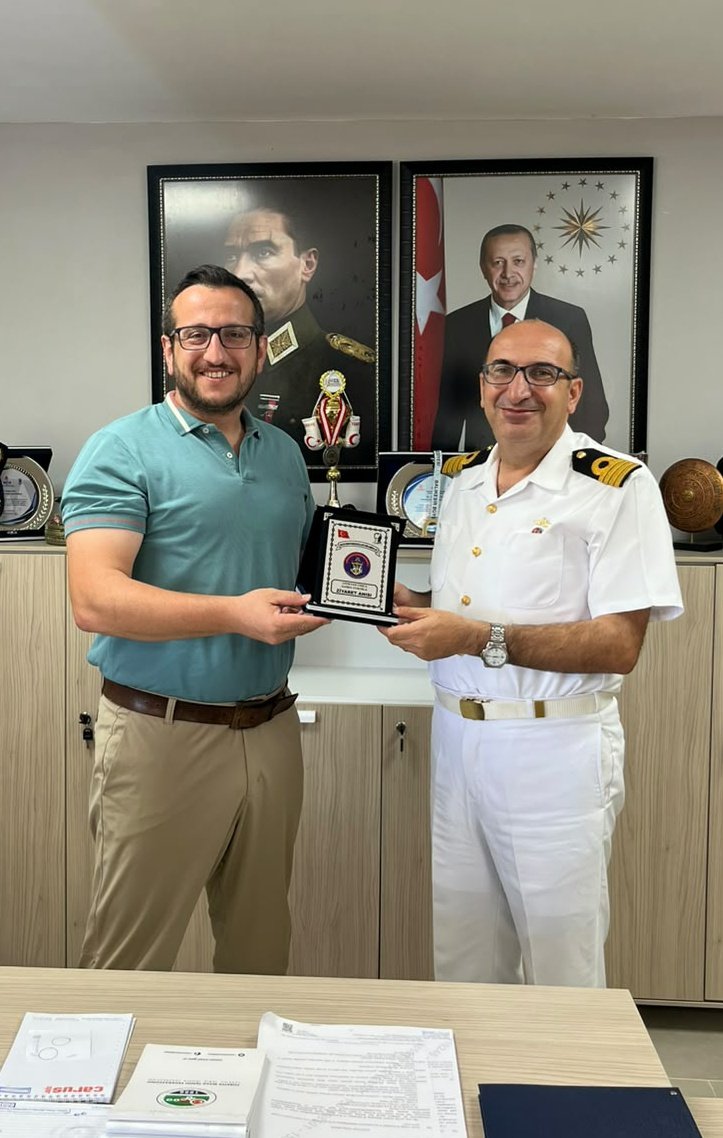 AliYasarKOL_'s tweet photo. 📍 DİDİM 

Didim Garnizon Komutanımız Dnz. Alb. Erkut ARSLAN, Marmaris’e tayinleri münasebetiyle kurumumuza veda ziyaretinde bulunmuşlardır. 

Nazik ziyaretleri dolayısıyla teşekkür ediyor; yeni görev yerlerinde üstün başarılar, sağlık, huzur ve muvaffakiyetler temenni ediyorum. https://t.co/Gm7oTDHidA