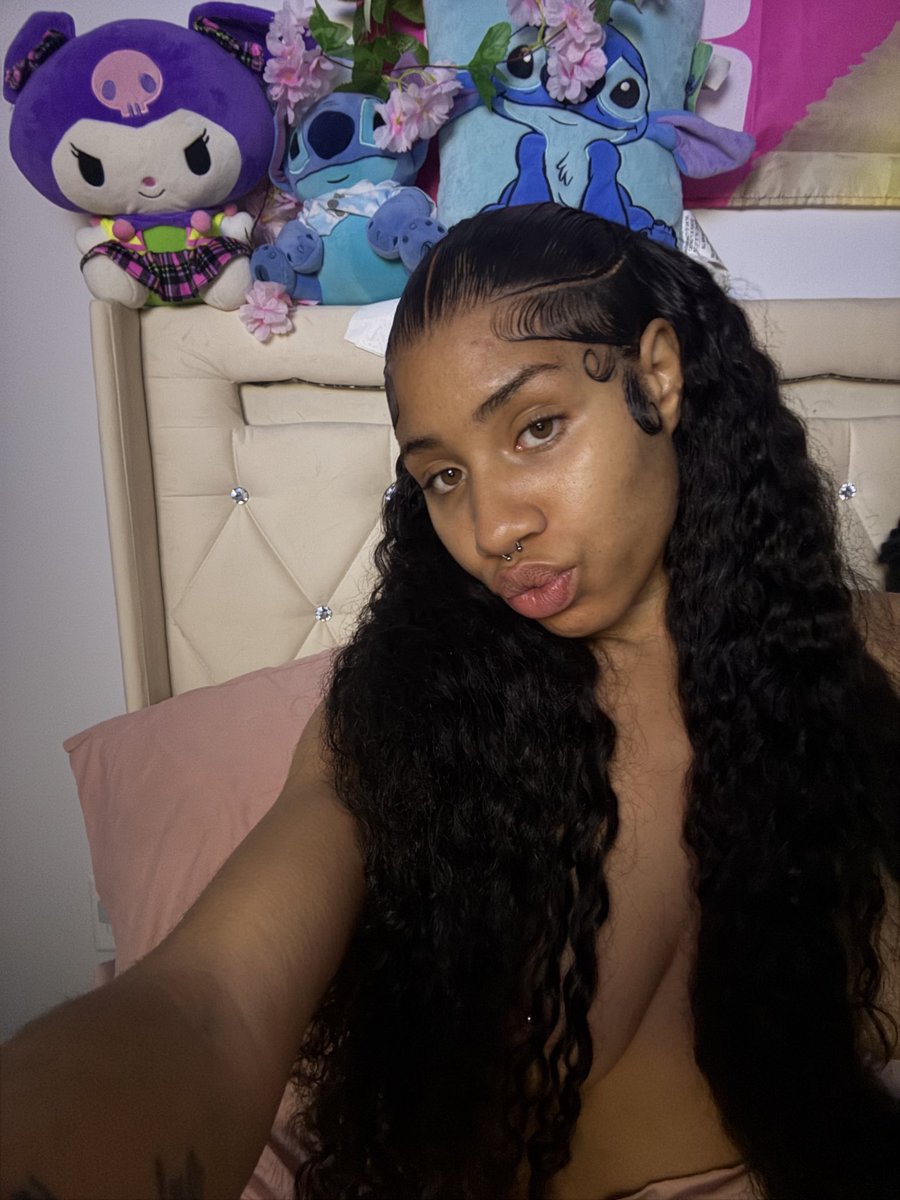 iamkhloeamarie_'s tweet photo. I can’t sleep 😩 u up 🩷 ?? https://t.co/M3VBkKSS6G