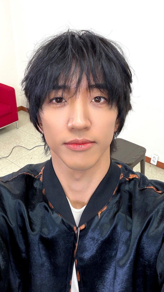 nowhere0e's tweet photo. 한결같은 셀카ㅋ..   글지워봄 https://t.co/0jnib2cCeW