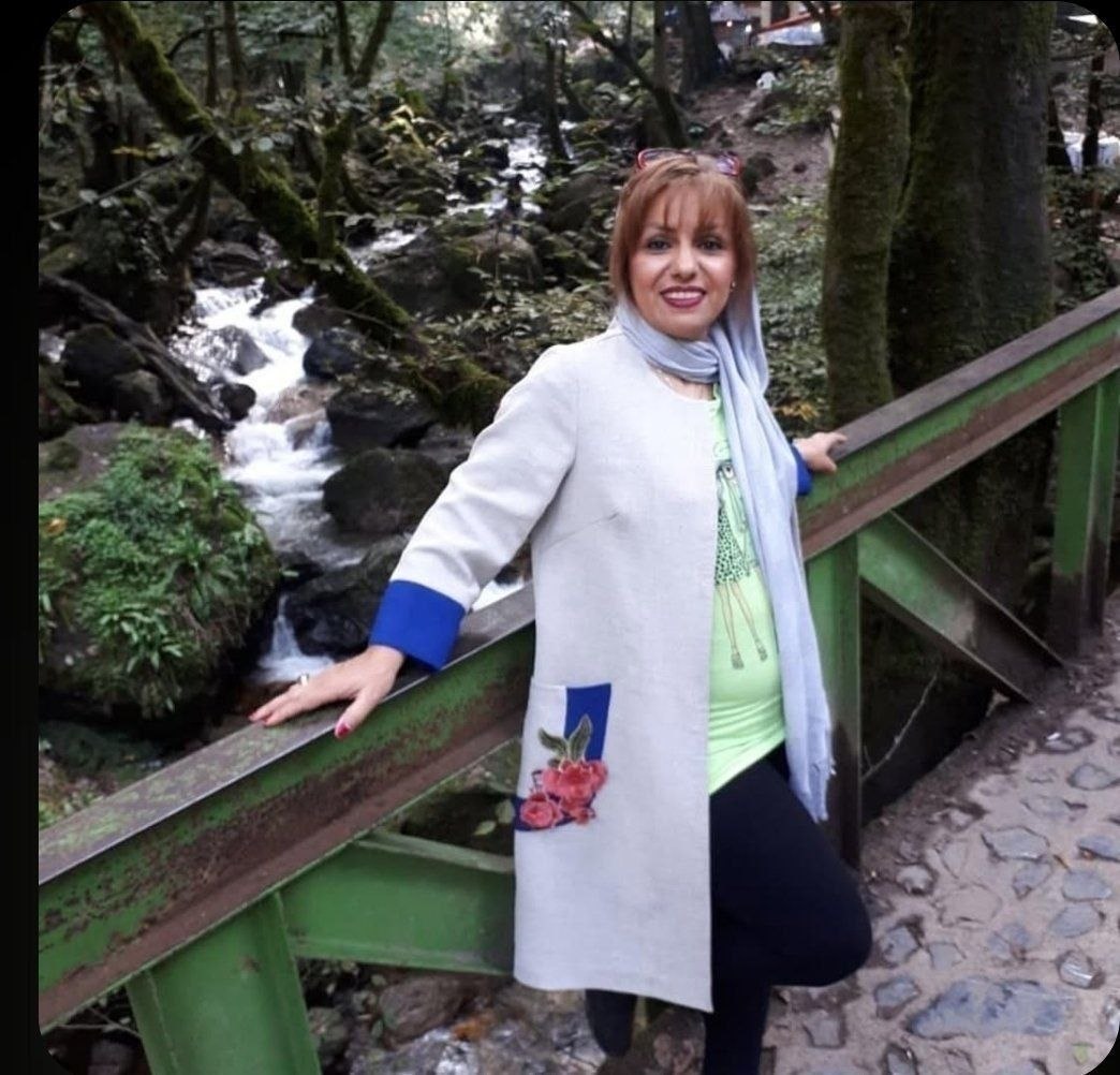 Sahar_kamraan's tweet photo. فرزند ایران و جان فدای میهن
جاویدنام #منیژه_فهیمی
۵۳ ساله، تهران عزیز؛
منیژه ۲۰ دی تنها چند دقیقه پس از خروج از خانه مورد هدف ده ها گلوله ی ساچمه ای قرار گرفت و جان عزیز خودش را فدای آزادی ایران کرد.
#زنان https://t.co/AzEPBkkubg