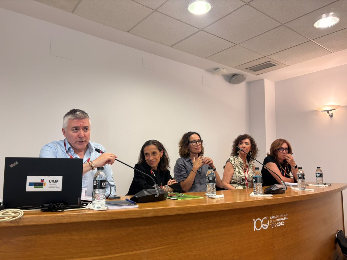 fep_pacientes's tweet photo. El @fep_pacientes ha participado en el Curso de Verano de la @UIMP con la intervención de nuestra directora general, Raquel Sánchez Sanz, en la mesa sobre Salud Digital.

"Sin transparencia no hay confianza; sin confianza no hay datos; y sin datos no hay innovación." https://t.co/hn3aMDDMV7