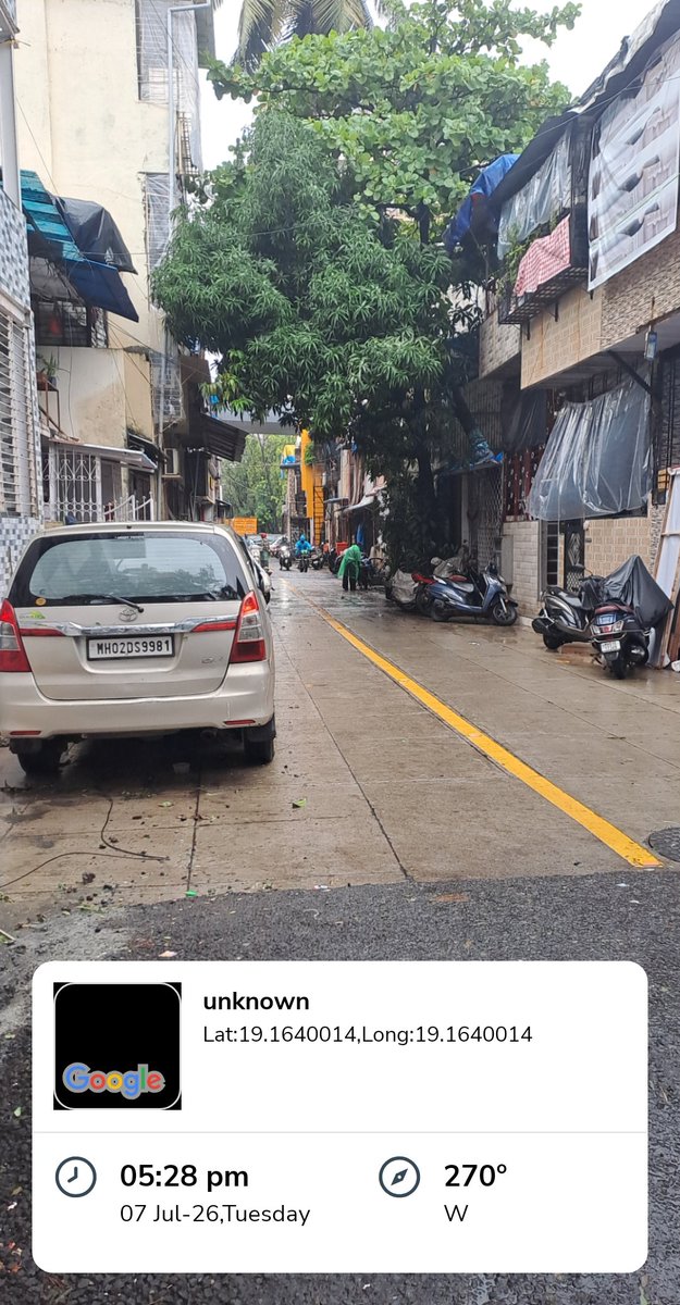 AgainstMumbai's tweet photo. @CMOMaharashtra Some people save neighbour saved @mybmcWardPS  garden dept &amp; Asst Com Kulkarni unable to remove trees or trunks or branches, waiting for big incident, @AshwiniBhide @TawdeRitu @mybmc https://t.co/zp3vXU8i8K