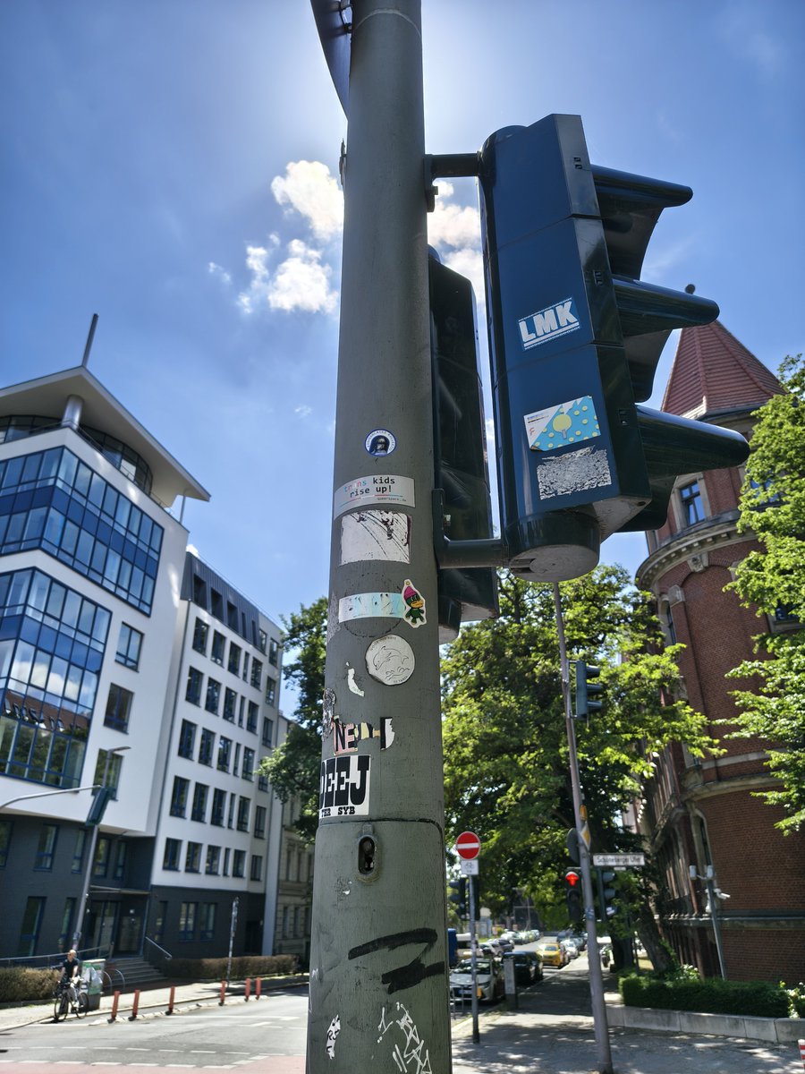 WalterPolish's tweet photo. Berlin is full of stickers. You'll find 🏳️‍🌈, 🏳️‍⚧️ and other basically everywhere. I like to visit it from time to time.

#lgbt #trans #gay #berlin #gayrights https://t.co/sNUE4xyrLt