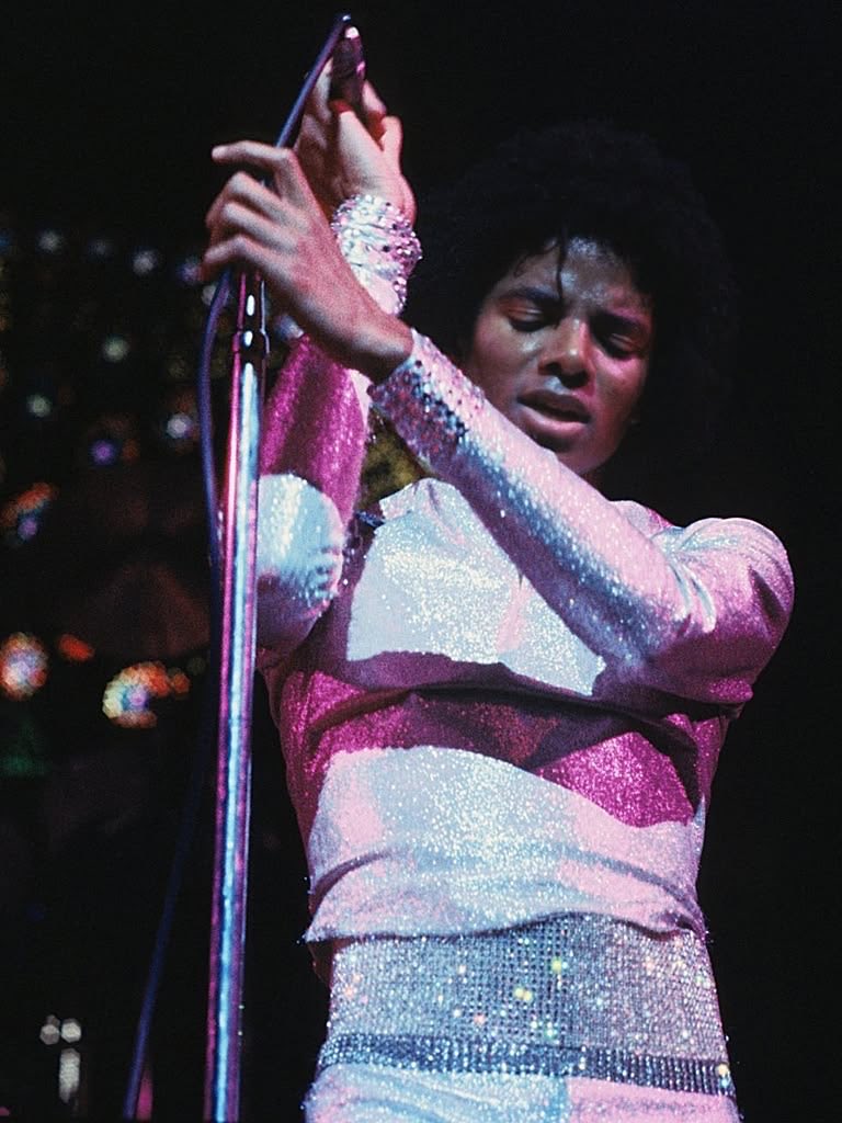 mjshqz's tweet photo. these outfits are very dear to me https://t.co/ADZKVU49vi