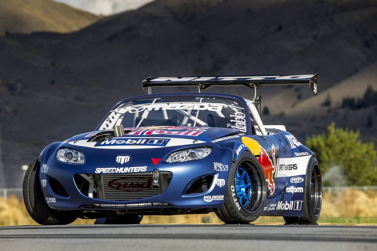 redbullmotorJP's tweet photo. マッド・マイクが作り上げるドリフトマシンは
いつだって過激でカッコいい😎

みんなのお気に入りのドリフトマシンを教えて？👀✨

#RedBull #翼をさずける #RADBUL https://t.co/5UuC9HfpYd