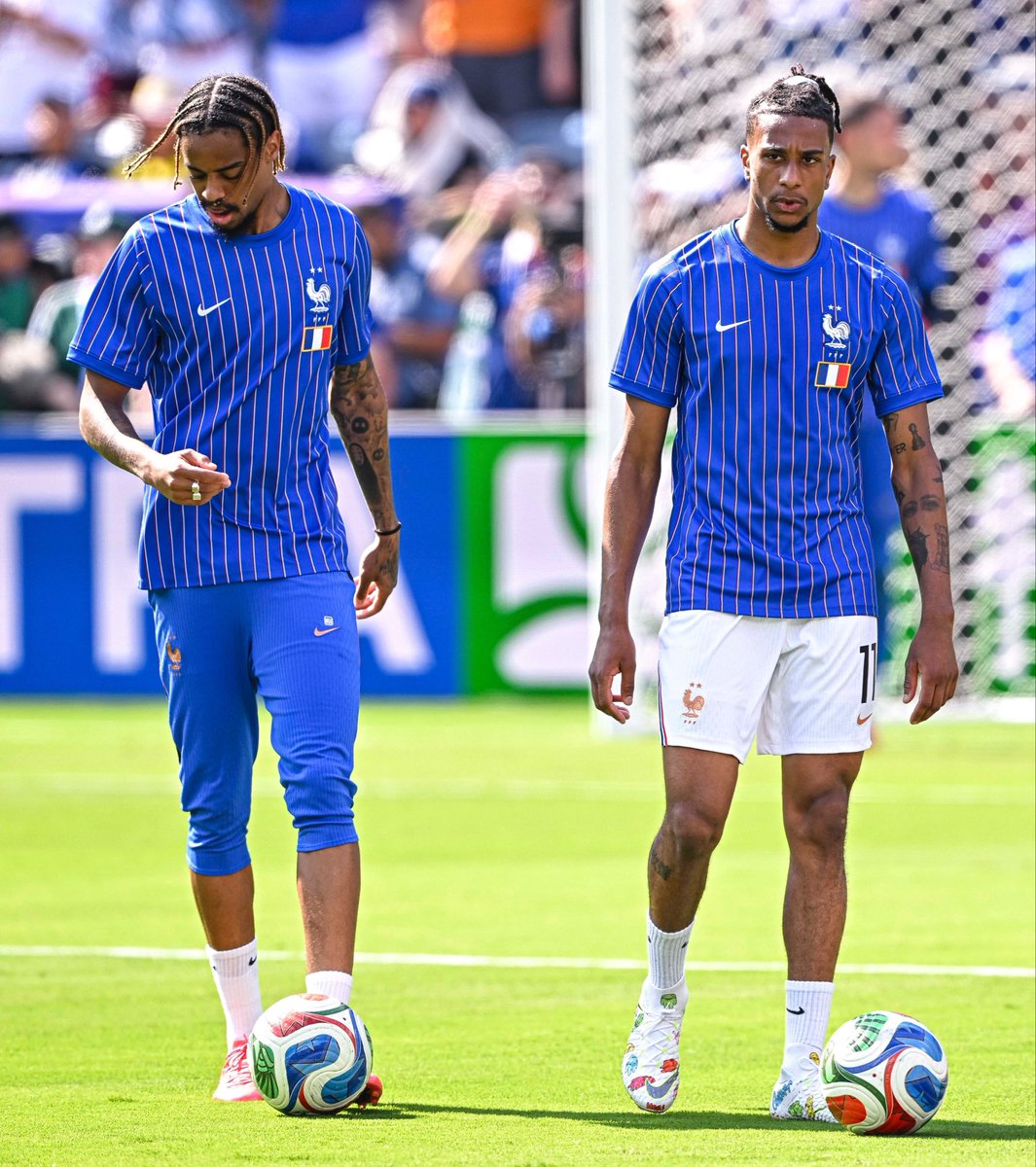 ActuFoot_'s tweet photo. 🚨🚨 En cas de carton jaune en quarts, CES JOUEURS SERONT SUSPENDUS POUR UNE POTENTIELLE DEMI-FINALE. ❌👇

▫️France 🇫🇷 : Manu Koné, Michael Olise, Bradley Barcola

▫️Maroc 🇲🇦 : Achraf Hakimi, Issa Diop, Redouane Halhal, Azzedine Ounahi, Bilal El Khannouss

▫️Espagne 🇪🇸 : Ferran Torres

▫️Norvège 🇳🇴 : Antonio Nusa

▫️Angleterre 🏴󠁧󠁢󠁥󠁮󠁧󠁿 : Nico O’Reilly, Jude Bellingham, Declan Rice

▫️Argentine 🇦🇷 : Gonzalo Montiel

▫️Suisse 🇨🇭 : Miro Muheim, Granit Xhaka, Denis Zakaria