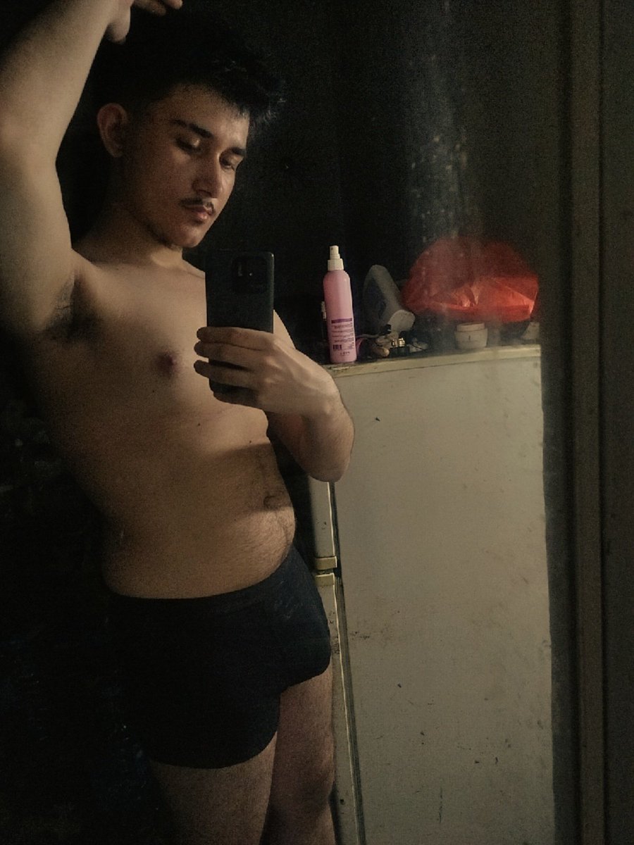 anneissues's tweet photo. What is my body type like otter cub or smth https://t.co/qvA2sGGUy3