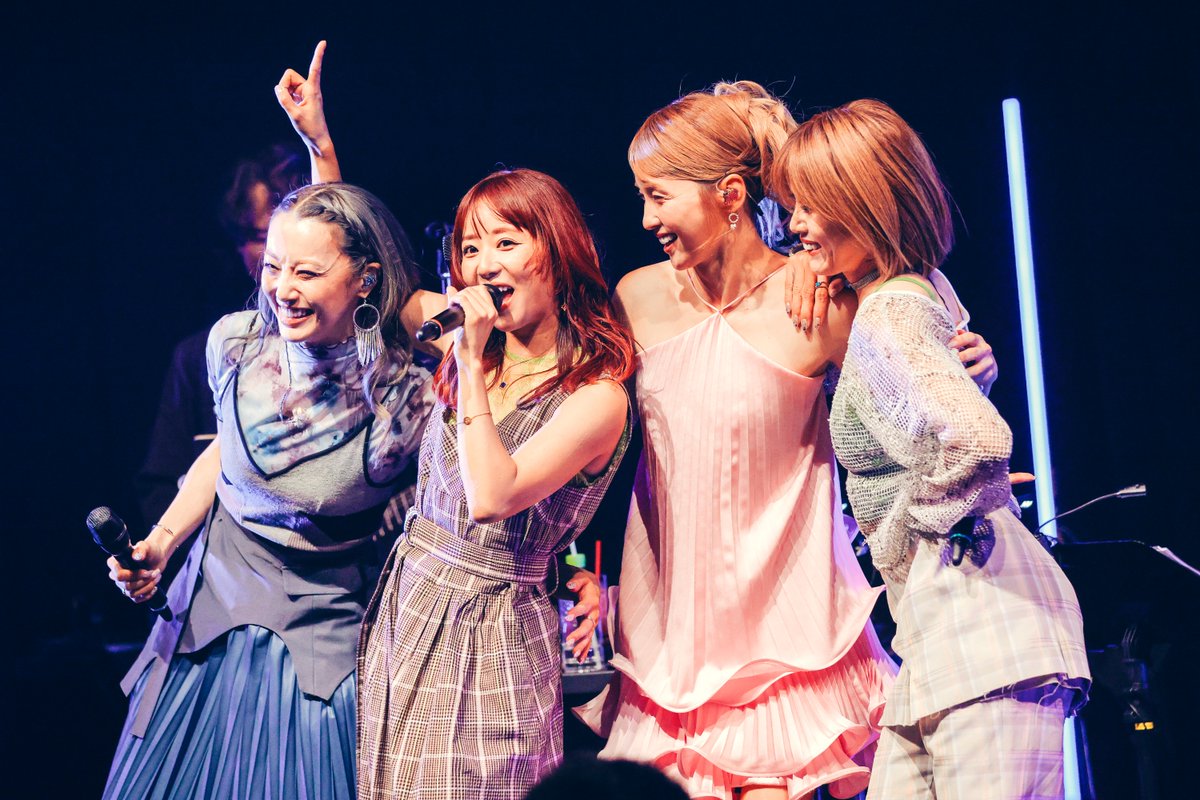 oricon's tweet photo. Dream Ami、デビュー記念日にライブ開催
24周年をDreamメンバーが祝福✨️

「ヒマワリ」など代表曲を熱唱

4人で届けた特別な一夜
2部制の2ndステージをレポ✍️
https://t.co/avDCpTwew3 https://t.co/slRe8fwKls