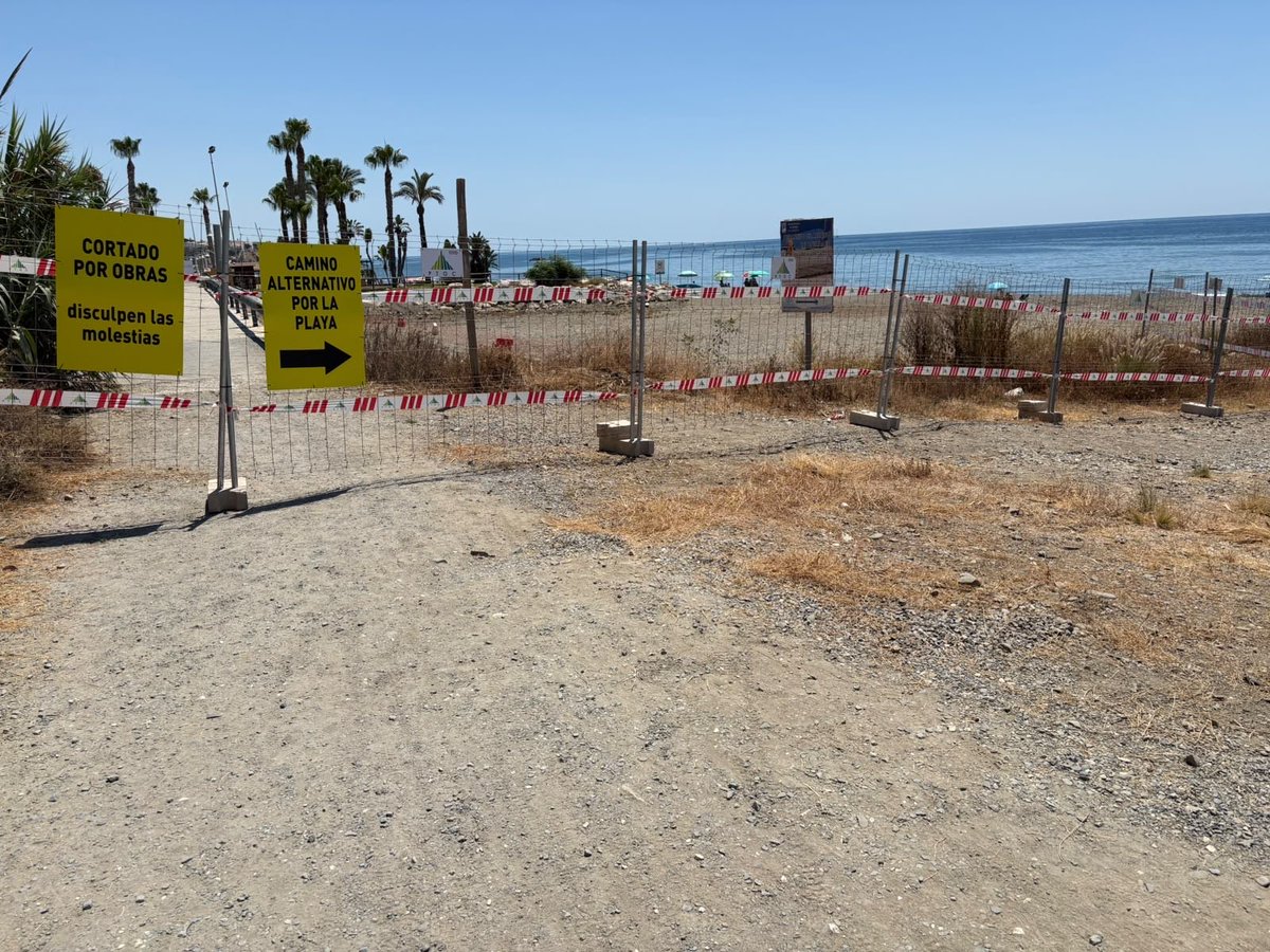 aytorincon's tweet photo. ⚠️ Os informamos que, con motivo de las obras de la Senda Litoral, el puente de Arroyo Totalán permanecerá cortado al paso. 

Durante el desarrollo de los trabajos, el paso alternativo deberá realizarse por la playa. 

Disculpen las molestias. https://t.co/EIqz5vuG0O