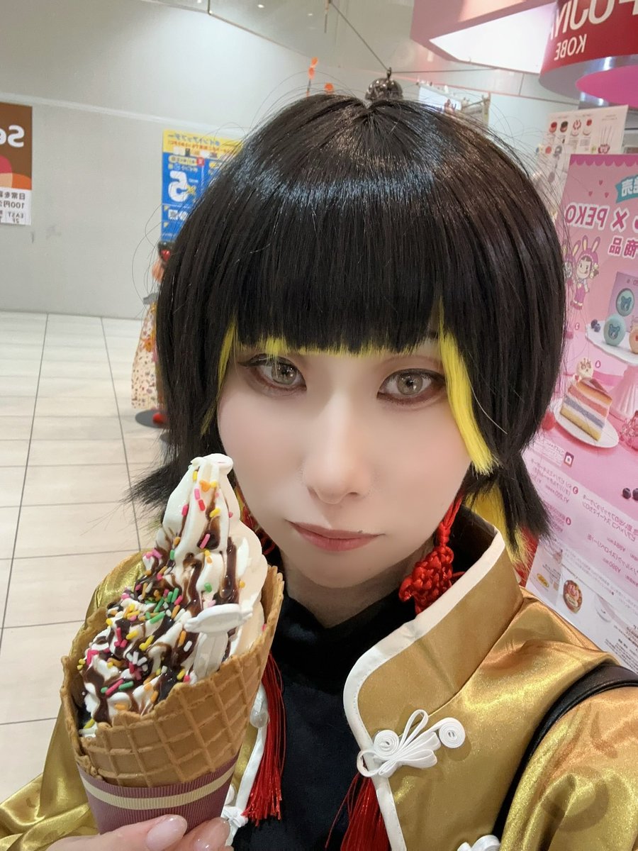 _0_cos_'s tweet photo. ブルーロック 蜂楽廻

@Rui123144さんの千切とお邪魔してきましたー！
鳥と戯れ✨服食べられてるけど笑
たくさんの方と交流出来て写真も撮れて幸せでした♡

 #アコスタ岸和田カンカン
 #アコスタ
 #コスプレイヤーさんと繋がりたい https://t.co/PNCC4lmLM0