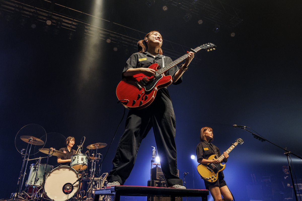 realsoundjp's tweet photo. ＼『ユイカ』presents『時計草』ライブ写真公開🌷／

📸写真ギャラリーはこちら（全26枚）
https://t.co/V5CGVOjV1D

『ユイカ』×サバシスター×Conton Candy
鳴り響いたガールズミュージックの化学反応――
『時計草』を振り返る！
@yuika_singuitar @saba_sister @Conton_Candy https://t.co/1bJcbHQsXY