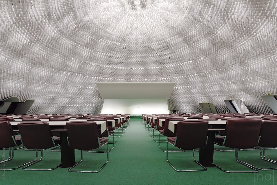JCQDSE's tweet photo. La salle rafraîchie de la mairie du 19e n'offre que 30 places, pour 180 000 habitants.

Mais l'espace Niemeyer du PCF dispose dans ses salles libres actuellement de toilettes etc. (contrairement au BHV par exemple), et peut accueillir simultanément + de 1 000 personnes. https://t.co/yvQNaYXgkw