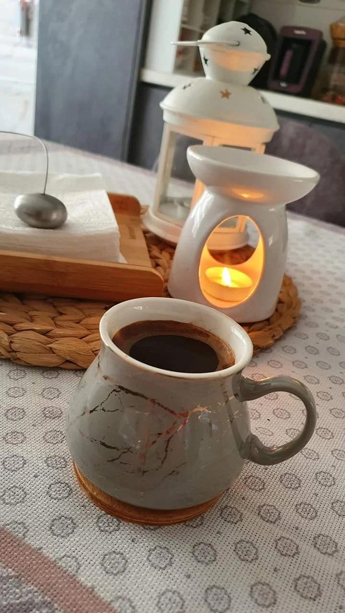 hm_dn99's tweet photo. لماذا السلفيات جُلُّهُنَّ يتمسكن بالفصحى وغالباً ما يستعملن غاليتي، حبيبتي، جوهرتي٬ زهرتي، يا طيبة!!
السبب واضح من عاش مع القرآن والسنة تأدب وتهذب ورق لسانه٬ كما قال العرب قديما:"من غلب عليه حب شيء جرى في كلامه."

يحرصن على الفصحى لأنها لغة القرآن، ويملن إلى الرفق في الخطاب. https://t.co/ZSFqeyU2jg
