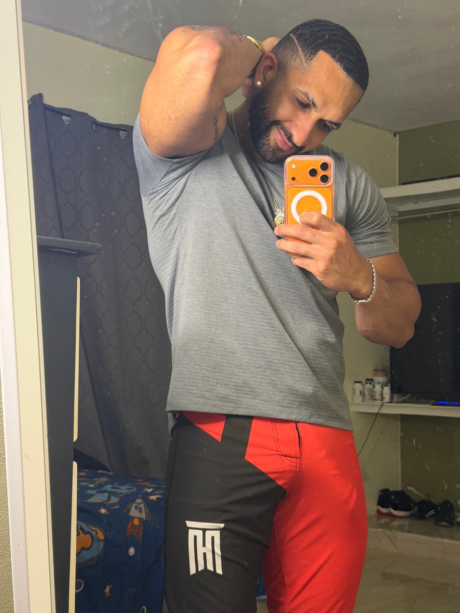 stevenrush101's tweet photo. are u man enough to check the comments? 😈 https://t.co/KzT9vwh7NJ