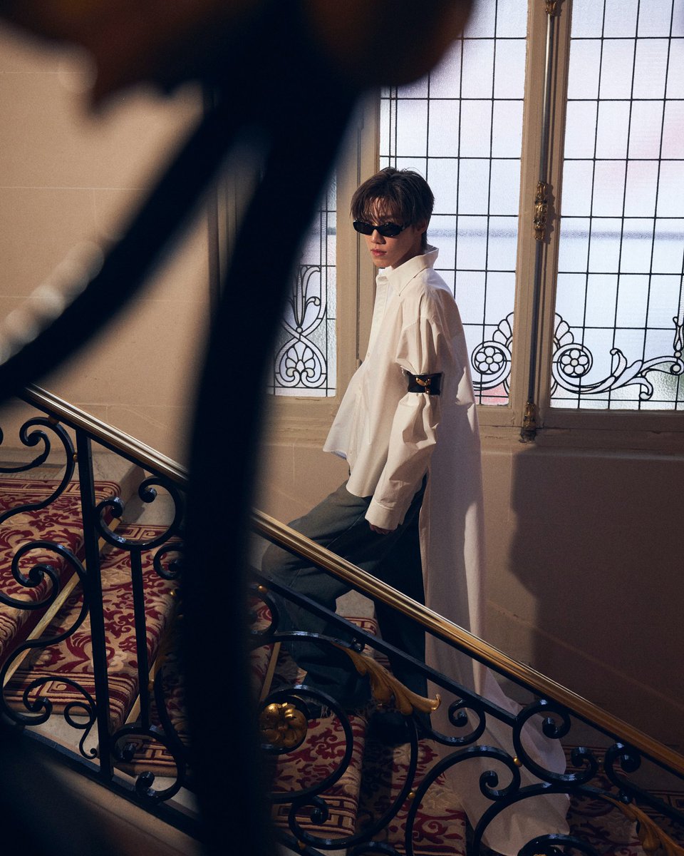 Echo01k's tweet photo. PP KRIT AT BALENCIAGA COUTURE55
#Balenciaga55thCouturexPPKRIT
#BalenciagaxPPKRIT
#BalenciagaCouture 
#Balenciaga #PPKritt https://t.co/OY0itjO3zD