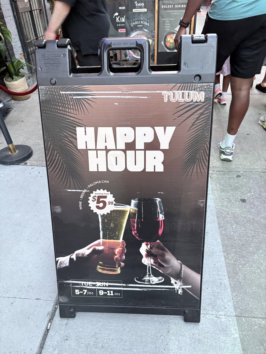 bank_wisdom's tweet photo. Happy Hour
Find a comfort zone
Maybe with a friend 
Roll up your sleeve 
open a few buttons 
Choose a sound according to your mood 
Text a loved one 
Happy hour is for you 
Make time to live and relax https://t.co/FQBvC9ykxp