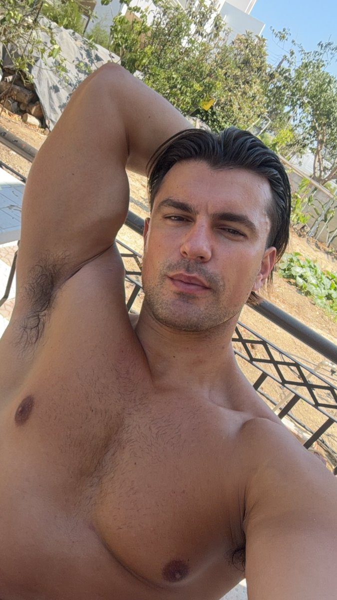 alphabigdaddy1's tweet photo. Kicking back after boxing, that was a sweaty one https://t.co/M2gr8Ey8zz