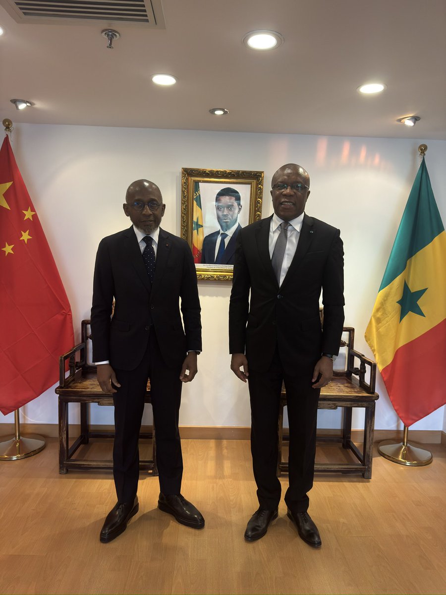 SyllaSori's tweet photo. Grand plaisir de recevoir la visite de courtoisie de S.E.M Abou DOSSO, nouvel Ambassadeur de Côte d’Ivoire en Chine. Qualité des relations fraternelles de coopération entre nos deux pays et enjeux des relations sino africaines ont été au menu de nos échanges . https://t.co/BkbdFip6kB