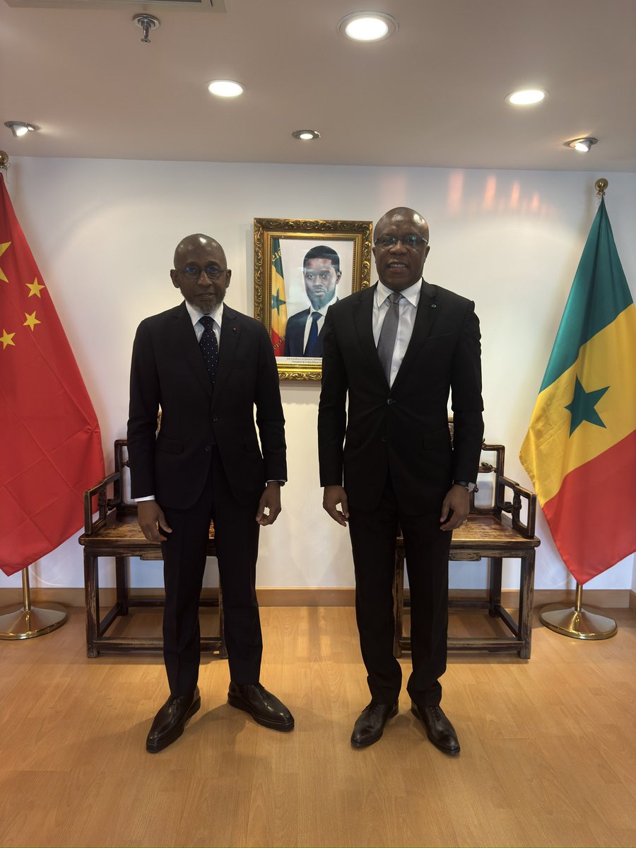 SyllaSori's tweet photo. Grand plaisir de recevoir la visite de courtoisie de S.E.M Abou DOSSO, nouvel Ambassadeur de Côte d’Ivoire en Chine. Qualité des relations fraternelles de coopération entre nos deux pays et enjeux des relations sino africaines ont été au menu de nos échanges . https://t.co/BkbdFip6kB