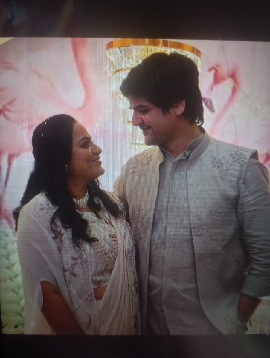 Chinnimnb's tweet photo. Emanna Consistency ah Job la 
Mother ayyi 1 year 6 months Aina kuda 
Happy to hear 
Nikitha jhawar 
One of my friends https://t.co/MRW0v6KcAj