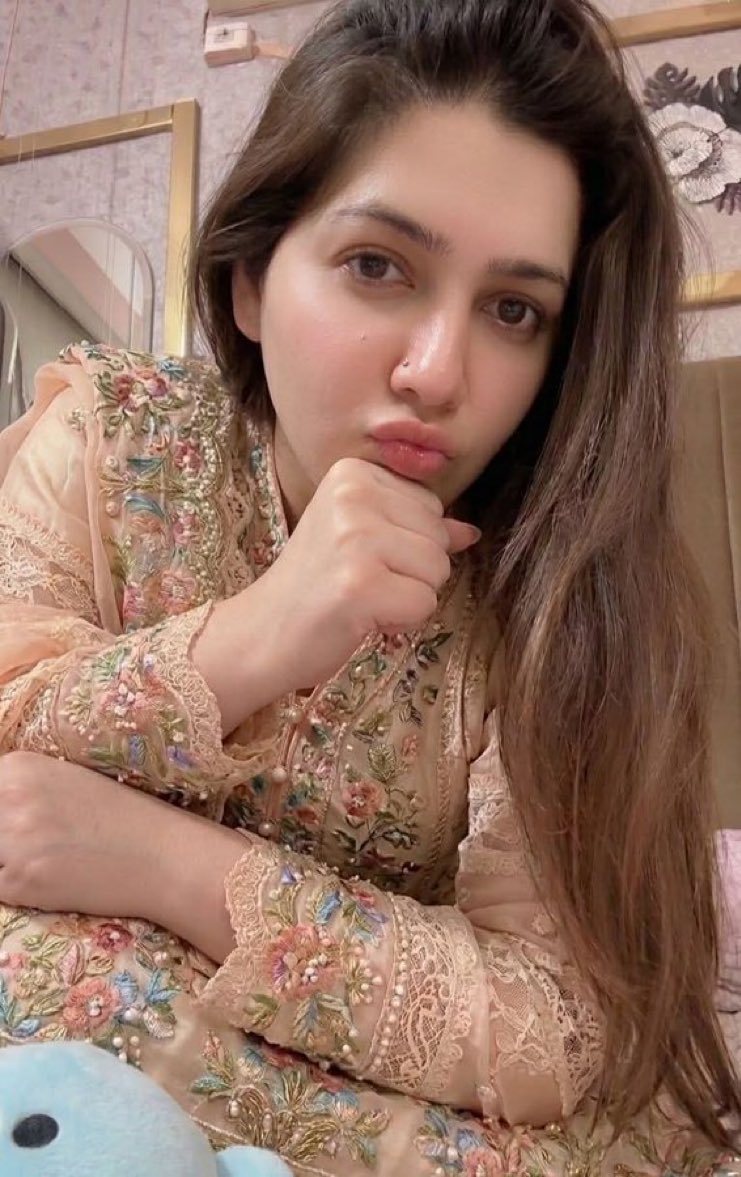 Sarakhan4249's tweet photo. Do you love me https://t.co/80uPf700Bw