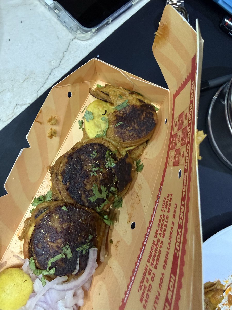 KodeSwapana's tweet photo. A delayed order, burnt food and no customer assistance. Kept lying about delivery. @SwiggyCares is this the way https://t.co/7HLzEbqJpI