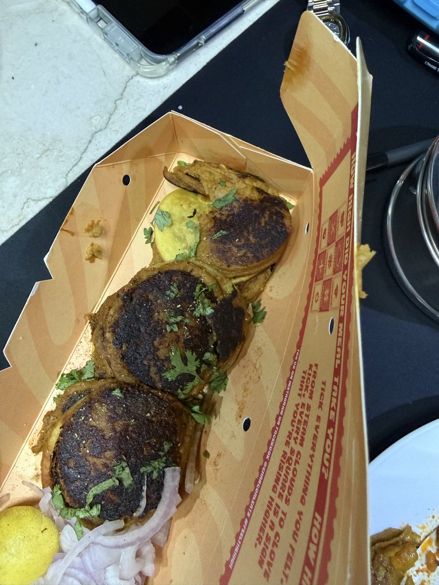 KodeSwapana's tweet photo. A delayed order, burnt food and no customer assistance. Kept lying about delivery. @SwiggyCares is this the way https://t.co/7HLzEbqJpI