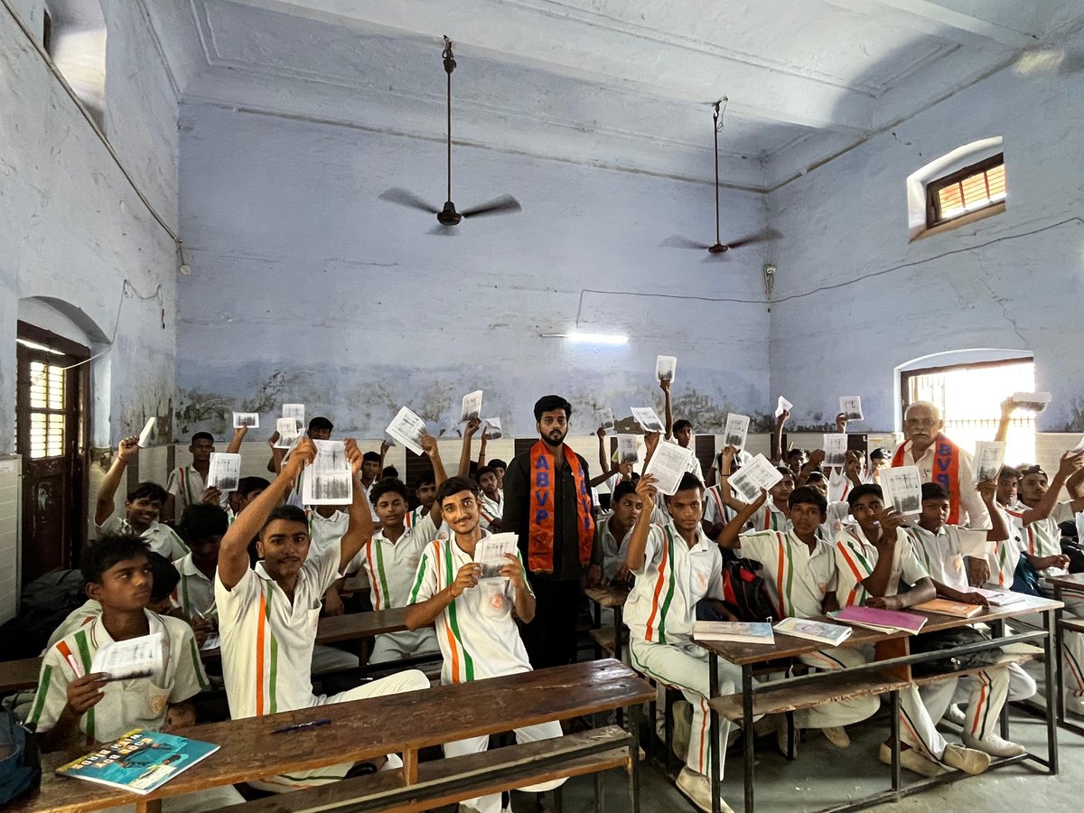 AbvpAyodhya's tweet photo. अभाविप अयोध्या महानगर के अयोध्या कैंट इकाई द्वारा एस एस वी इंटर कॉलेज में राष्ट्रीय विद्यार्थी दिवस् सप्ताह के उपलक्ष्य मे QUIZ COMPITITION कराया गया।
 जिसमे प्रमुख रूप से भूगोल विभाग के शिक्षक श्री वारिज नयन शर्म एवंअयोध्या महानगर सह मंत्री अनुराग शुक्ल उपस्थित रहे l https://t.co/gGUbyzzAvZ