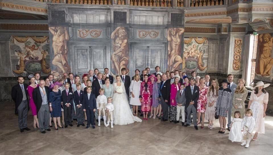 VBeaumel's tweet photo. Le samedi 8 juillet 2017 … 9 ans de mariage, Noces de Faïence.
💒 ✨ Mariage religieux de SAR le Prince héréditaire Ernst-August Junior de Hanovre et de Ekaterina Malysheva. https://t.co/tUFqdwHUcz