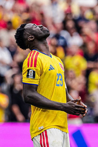 GalataSpain's tweet photo. Colombia fue eliminada esta madrugada en su partido frente a Suiza de los octavos de final de la Copa del Mundo 🌍 

El partido se decidió en penaltis y Dávinson Sánchez, jugador de Galatasaray falló uno de los penaltis ❌

#Galatasaray #Colombia https://t.co/wlPD2PSyWQ