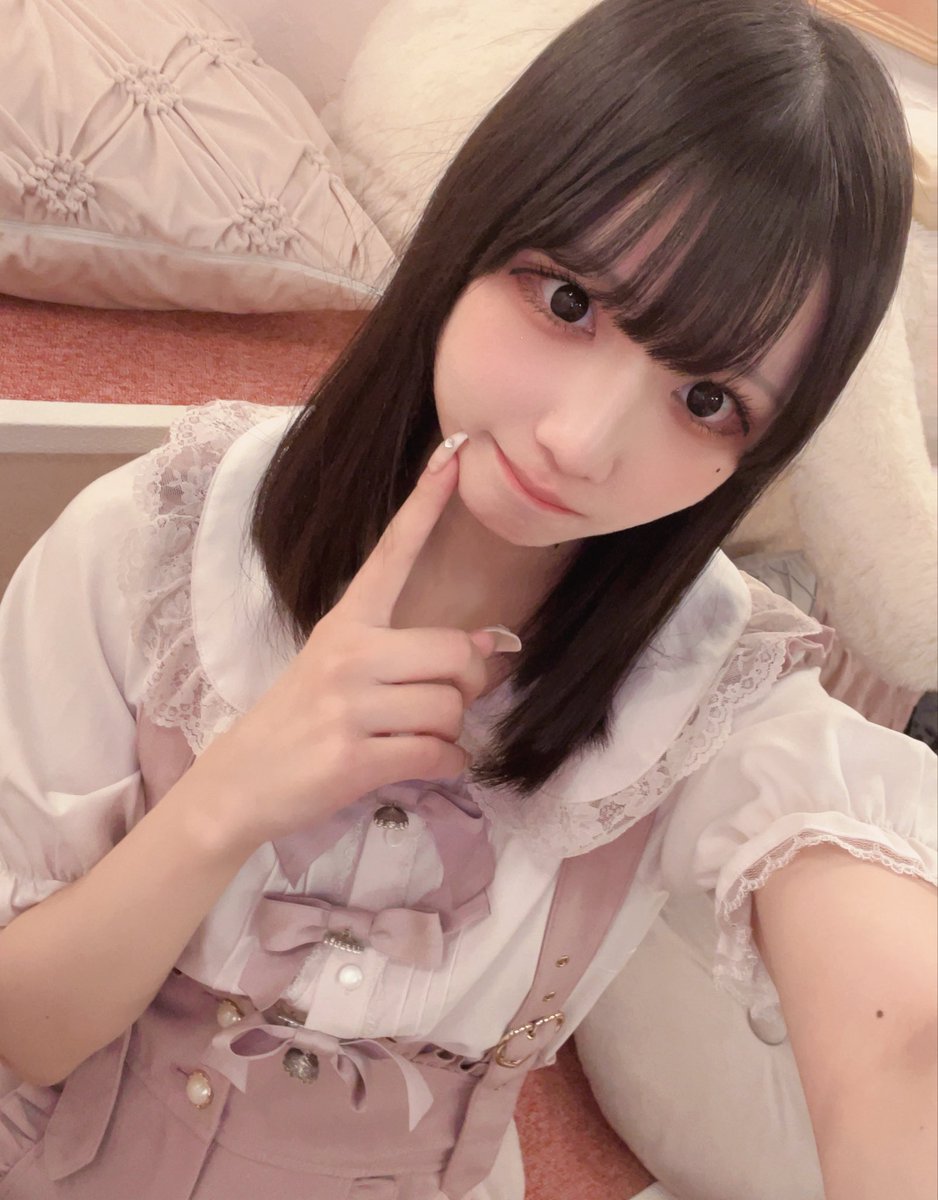 yumu_idolhorse's tweet photo. います！今日も来てねー！
もうすぐ卒業なので昔の自撮りばかり貼っているﾍﾟﾀﾘ
予約もまってるね！ https://t.co/r8gtjgHHD0