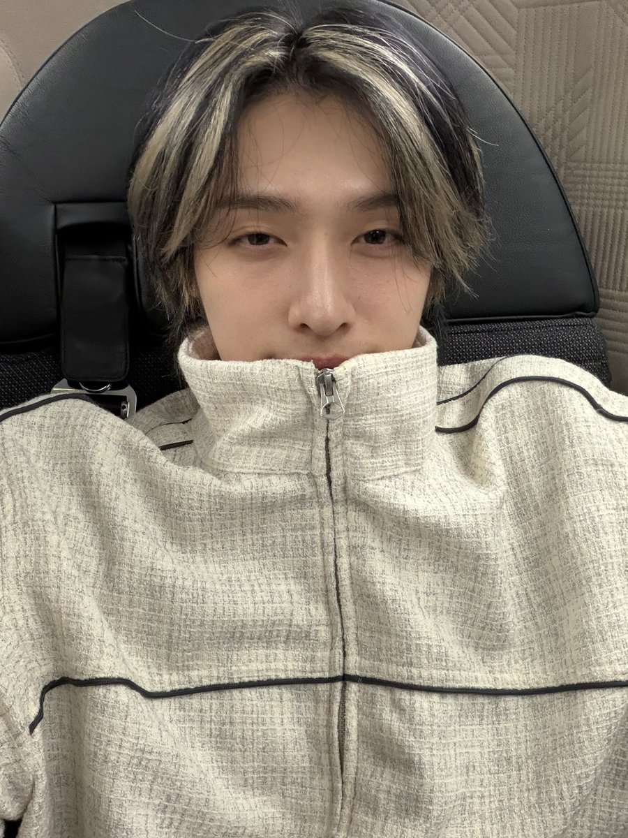 six__gong's tweet photo. 세례명 미카엘인 얘가 이 책을 읽었다니 
재밌었겠다 https://t.co/OHkCYvJ2QG