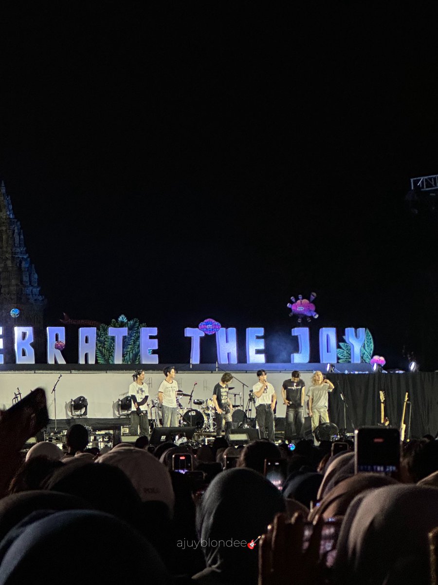 ajuyblondee's tweet photo. foto full member bisa dapet pas ment doang alias hp kentangg😔

#xdinaryheroesinprambananjazzfestival2026 https://t.co/z1kRdT0Dj6