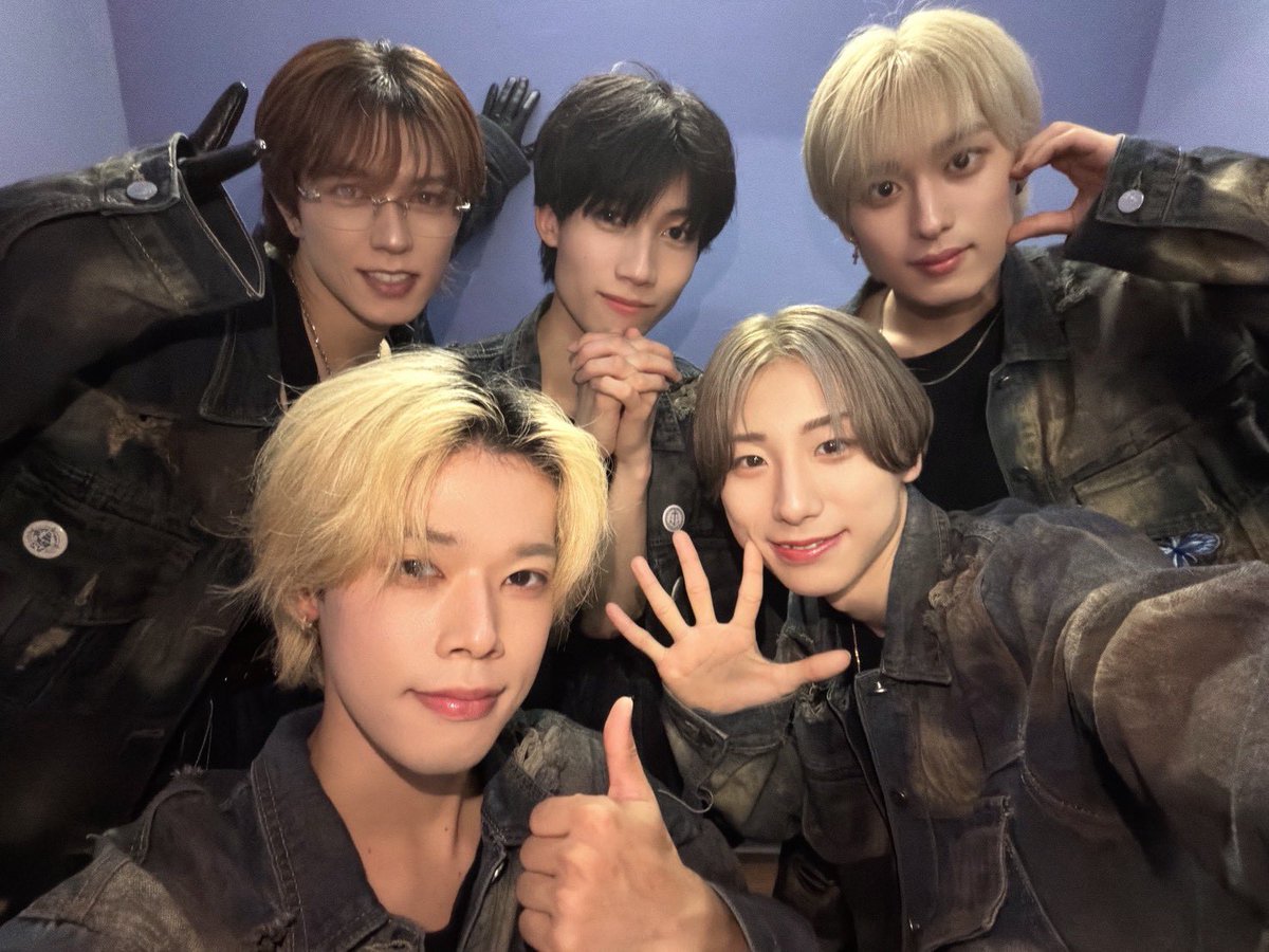 V2VivaVoyage's tweet photo. ✨Carat×Crow presents〜XSUMMIT〜✨

お越しいただきありがとうございました🚢

公式SNS、各メンバーSNSのチェックもよろしくお願いいたします✅

次回ライブ情報もぜひチェックしてください♫

🎫次回はこちら
　「超NiziparadeサーキットSP」
🔗 https://t.co/ApM6wpAOwW

本日もご来場いただきありがとうございました‼️
次回も皆様のご来場お待ちしております🚢

#ブイツー 
#アイドル