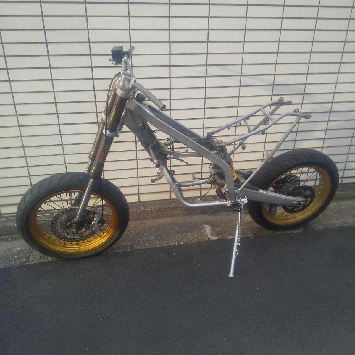 TW200_2JL's tweet photo. なんかやる https://t.co/cN6Ah6gjGm