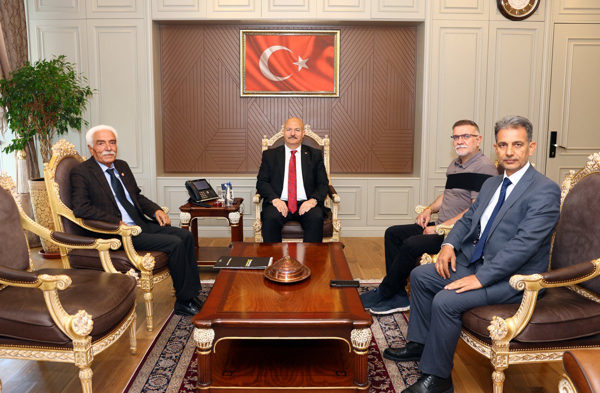 adiyamangovtr's tweet photo. Valimiz Sayın Abdullah Küçük, Alevi kanaat önderi Deniz Büyükşahin, Mehmet Ali Tutal, İbrahim Çevik ile Adıyaman Cemevleri ve Ziyaretleri Vakfı Başkanı Ercan Coşkun ve Başkan Yardımcısı Mahmut Dolaş’ı kabul etti. https://t.co/6xr2W8HACS