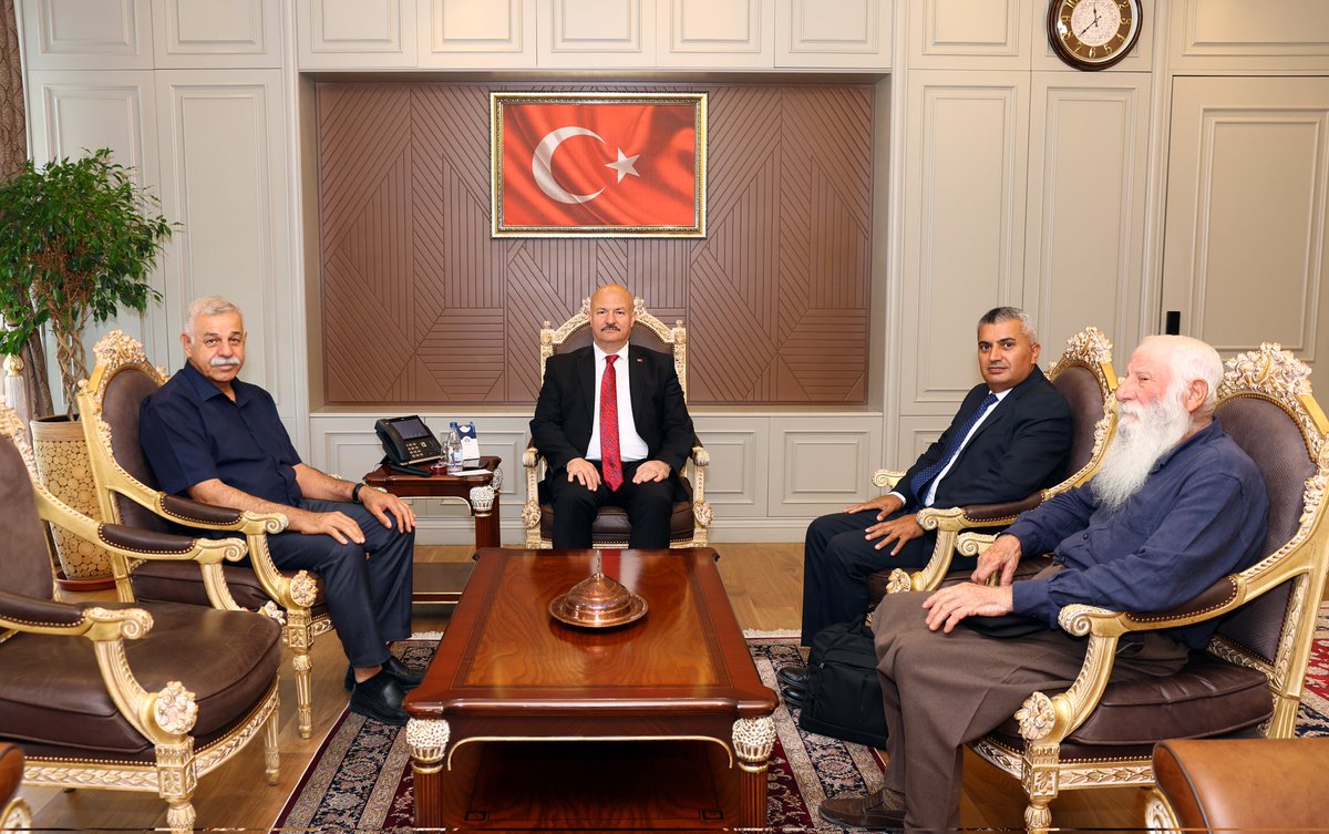 adiyamangovtr's tweet photo. Valimiz Sayın Abdullah Küçük, Alevi kanaat önderi Deniz Büyükşahin, Mehmet Ali Tutal, İbrahim Çevik ile Adıyaman Cemevleri ve Ziyaretleri Vakfı Başkanı Ercan Coşkun ve Başkan Yardımcısı Mahmut Dolaş’ı kabul etti. https://t.co/6xr2W8HACS