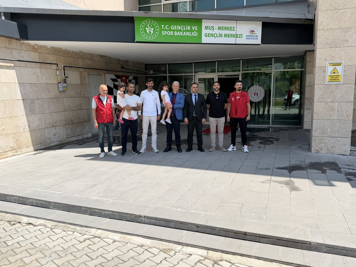 Mus_GM's tweet photo. #GSBGençlikYazKulübü, İl Müdürümüz Yusuf Kılıç’ın katılımıyla 📍Gençlik Merkezi’nde başladı. 🎳🏀🧩
Yaz boyunca çocuklarımız; spor etkinlikleri, akıl ve zekâ oyunları ile hem eğlenecek hem de yeni deneyimler kazanarak dolu dolu bir yaz geçirecek. 😊📸

#GSBGM
@OA_BAK https://t.co/uA0ctmmoyS