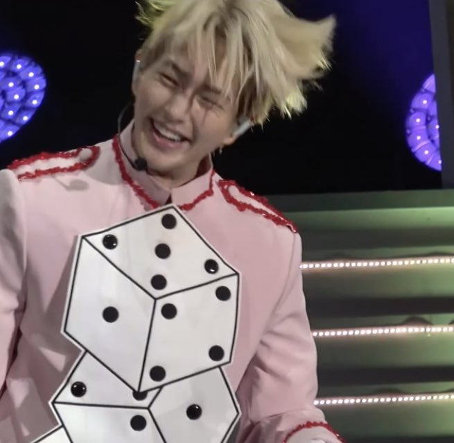 hourlyjinki's tweet photo. #온유 #ONEW #オニュ@SHINee @ONEW_GRIFFIN https://t.co/OEr4N00Gl7