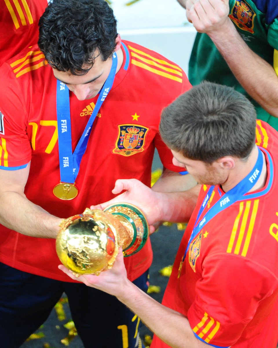 premierleague's tweet photo. Find out how Alvaro Arbeloa and Xabi Alonso's careers have crossed at almost every turn...

From teammates for Liverpool, Real Madrid and Spain, to managing against each other in the opening weekend of the Premier League 🤝